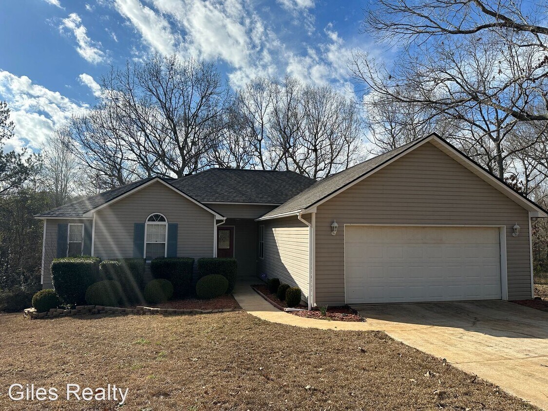 Primary Photo - 3 br, 2 bath House - 105 Martingale Court