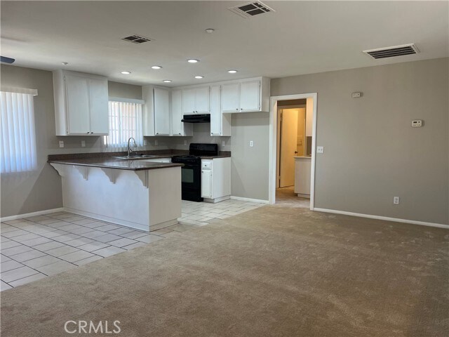 Foto del edificio - 8441 Oleander Ave