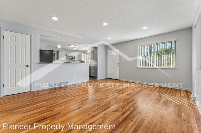 Foto del edificio - 3 br, 2 bath House - 6095 W 8th Ave.