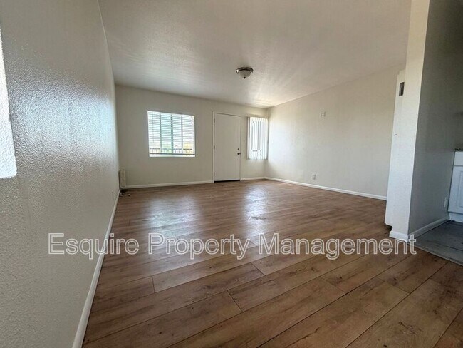 Foto del edificio - 327 W Hill St
