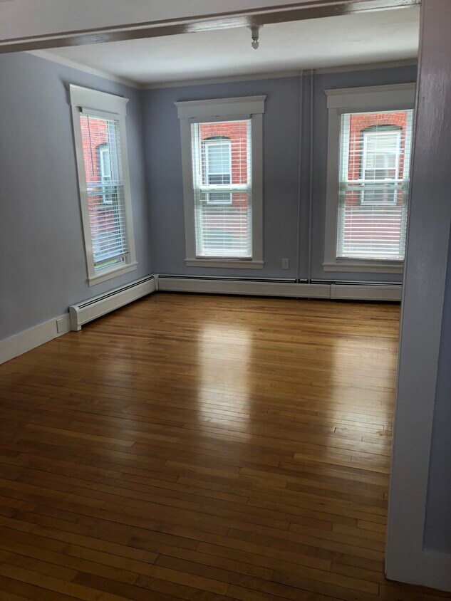 Liv rm - 49-1 South St