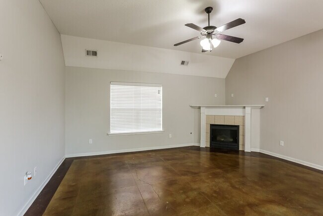 Building Photo - 3044 Magnolia Dr