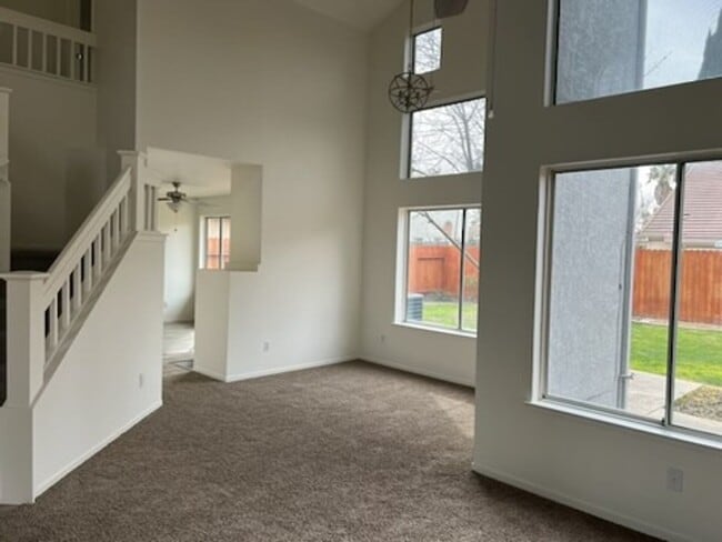 Foto del edificio - Spacious 3 Bed, 2.5 Bath Home | 1,532 Sq Ft | Prime Elk Grove Location