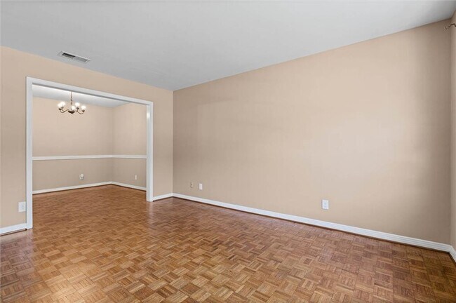 Foto del edificio - 5516 Brightwood Ln