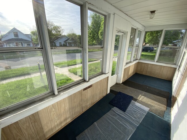 Foto del edificio - 2204 S Douglas St
