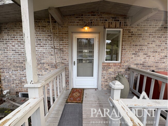 Foto del edificio - Cozy and centrally located waterfront views!