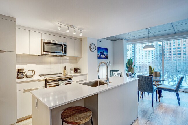 Building Photo - 1020 Rue de Bleury