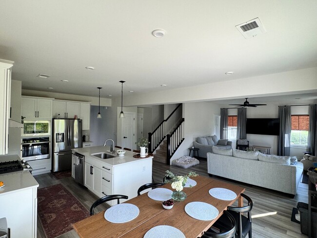 Building Photo - Stylish Living in Riverstone