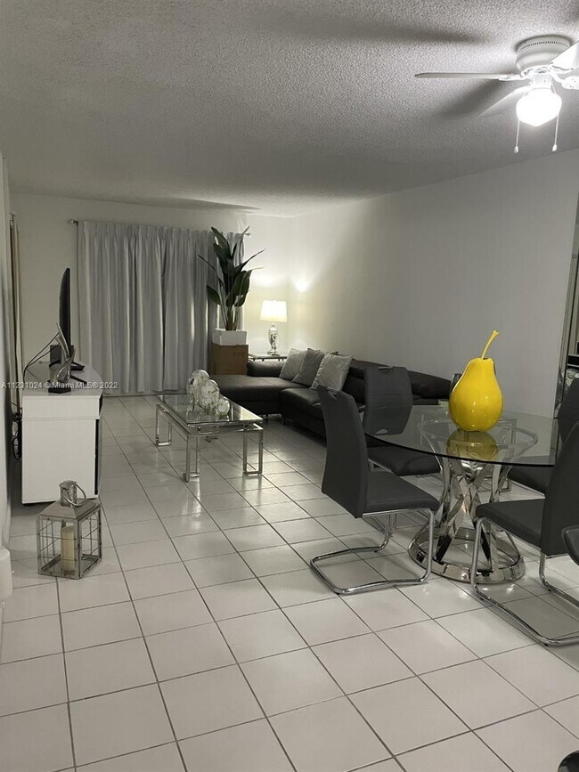 6505 Winfield Blvd Unit B25, Margate, FL 33063 Room for Rent in