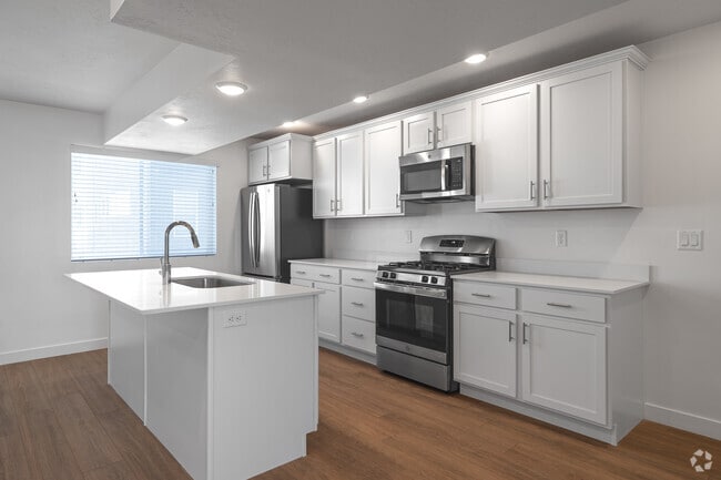 Building Photo - Sandridge Village Townhomes