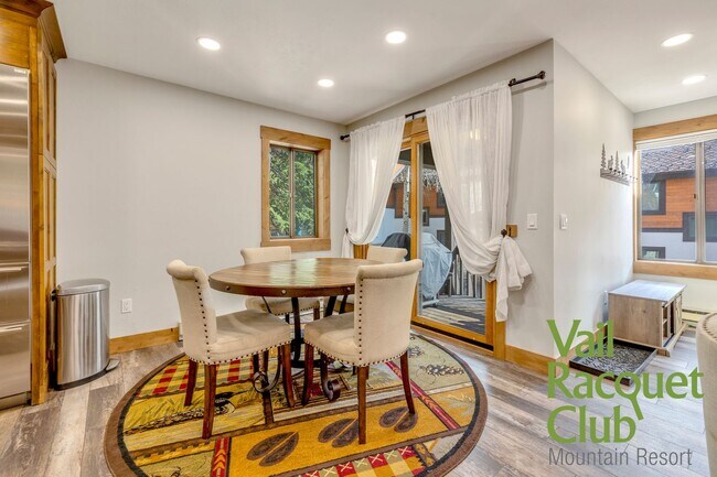Foto del edificio - Annual Lease - 3BR, 3BA 3-level Townhome w...
