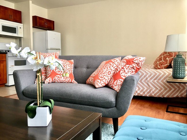 Foto del edificio - **VIEW FULL AD FOR DETAILS** $995 1ST MONTH RENT SPECIAL | REMODELED! CENTRALIZED LOCATION! GREAT...
