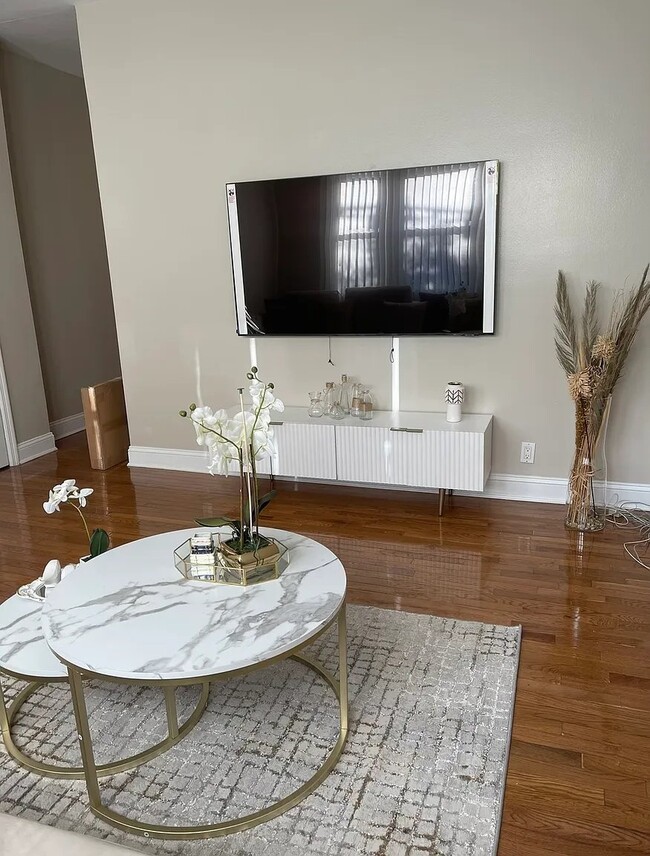 Photo - 1660 Hering Ave Apartment