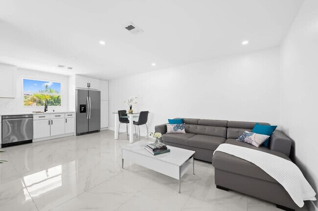 Foto del edificio - 871 NW 23rd Terrace