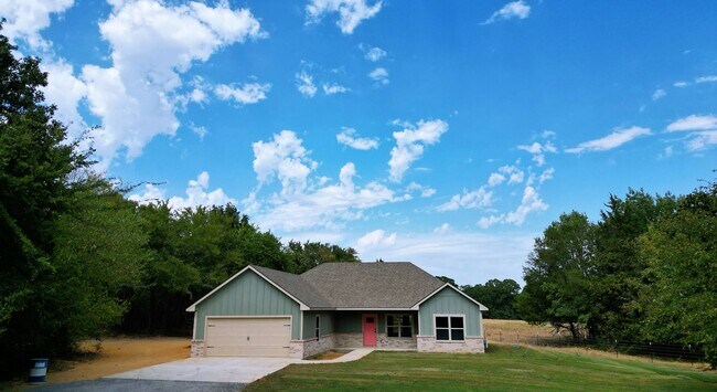 Building Photo - Private 2-Acre Retreat | Custom Home | Gat...