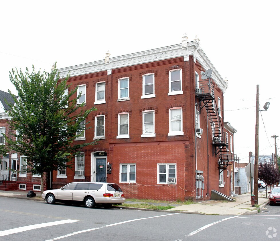 Foto principal - 336 Genesee St