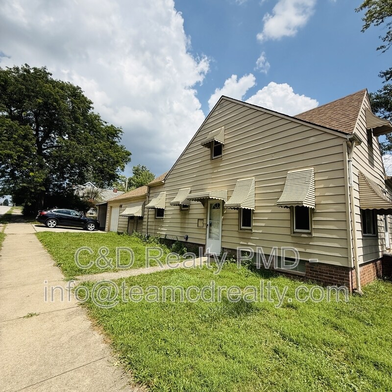 Foto principal - 18201 Libby Rd