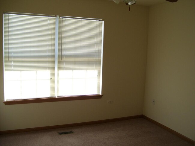 Foto del edificio - 2 bedroom in Naperville IL 60564