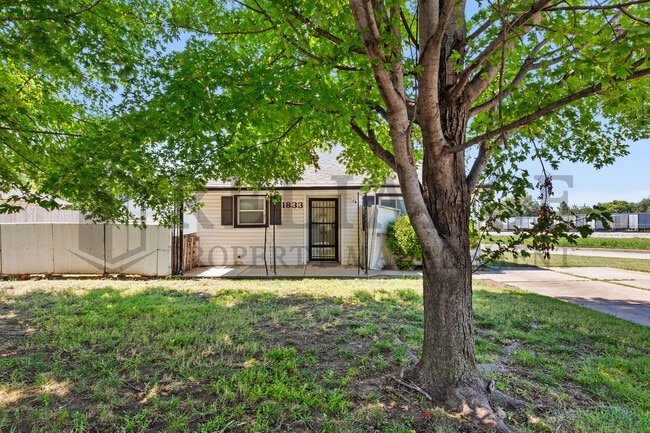 Building Photo - 1833 S St Clair St