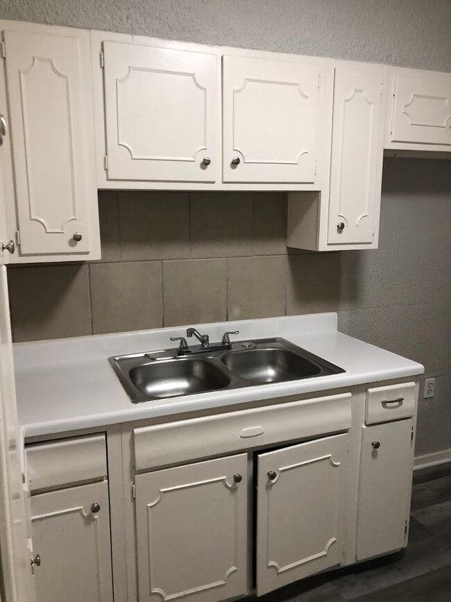 Building Photo - 5626 Park Ave | 2 BR 1 BA