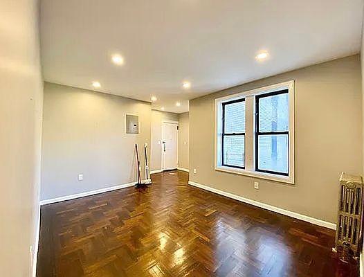 Foto principal - 2 bedroom in BRONX NY 10457