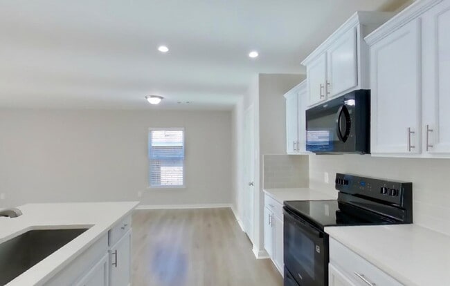 Foto del edificio - AVAILABLE NOW