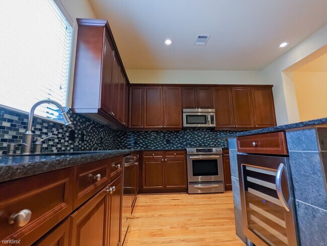 Building Photo - 3 br, 2.5 bath Townhome - 2505-1 Enfield R...