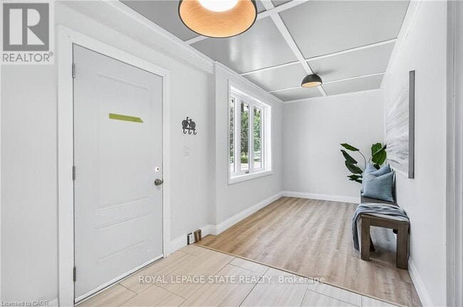 Photo du bâtiment - 10 Comet Ave