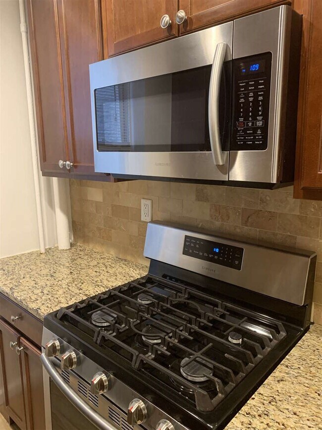 Foto del edificio - 6309 Boulevard E