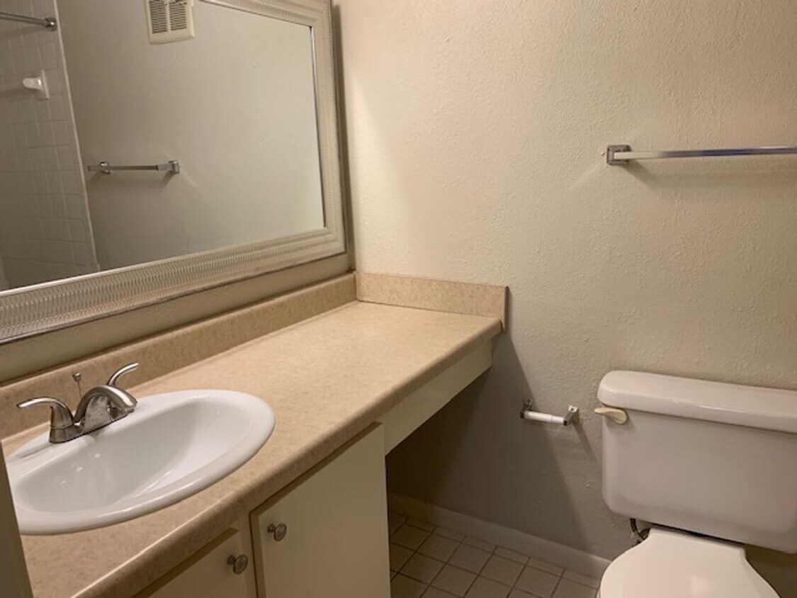 Foto del edificio - Second Floor 2BD/2BA Condo in Whispering Oaks!