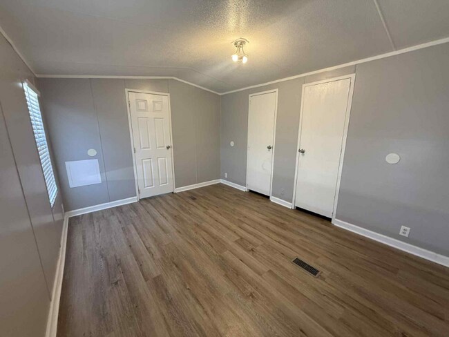 Foto del edificio - 1236 N Oaklane Rd