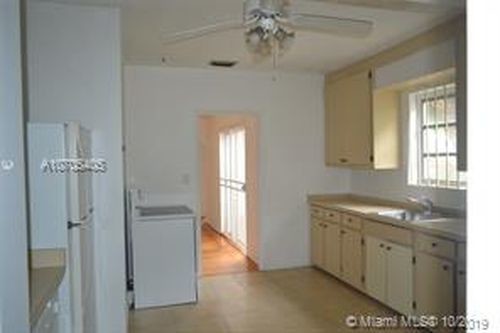 Building Photo - 444 NE 39th St
