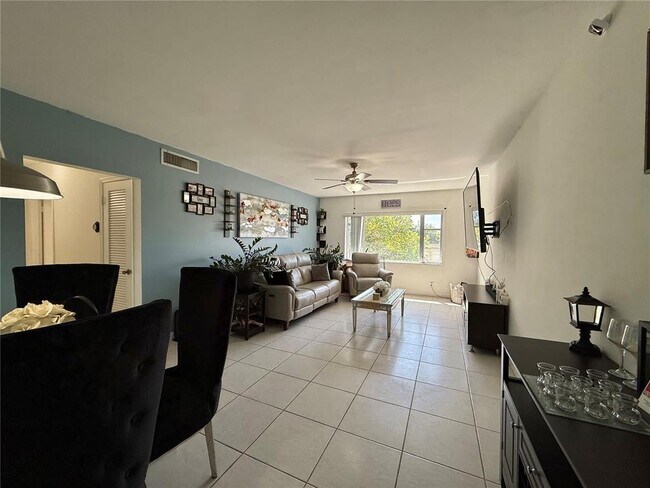 Foto del edificio - 5800 NE 22nd Way