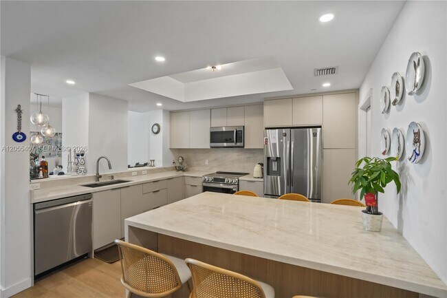 Foto del edificio - 3330 NE 190th St