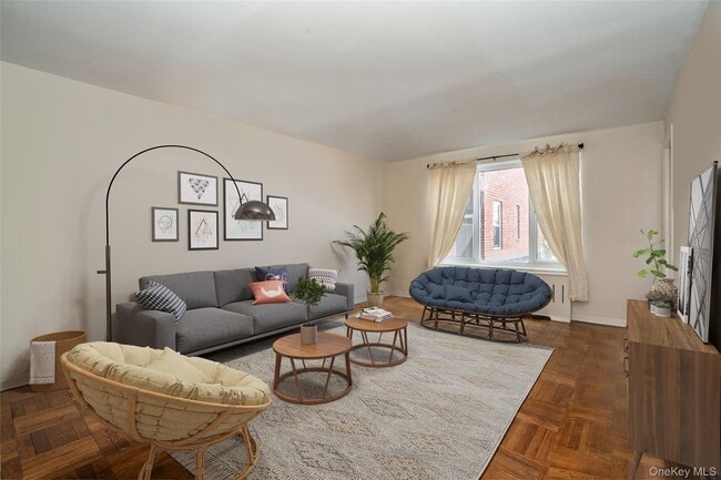 Building Photo - 565 Broadway St