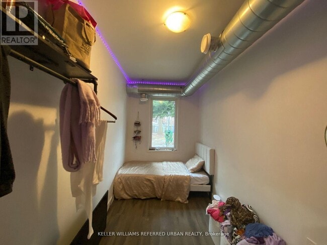 Photo du bâtiment - 344 Bartlett Ave N