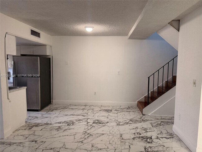 Foto del edificio - 9390 W Flagler St