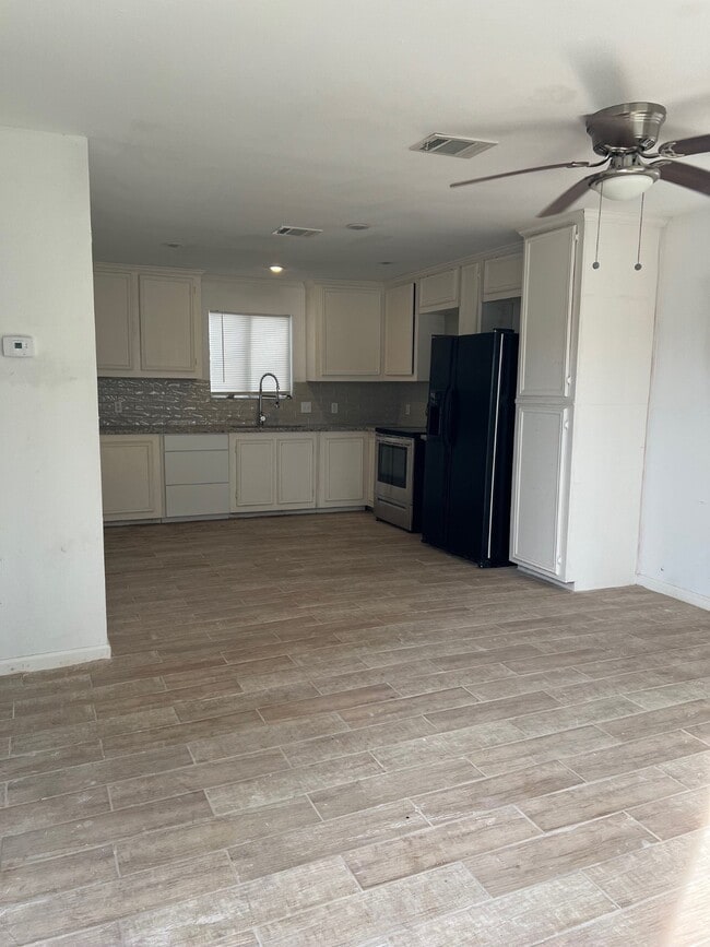 Foto del edificio - 4242 10th Ave