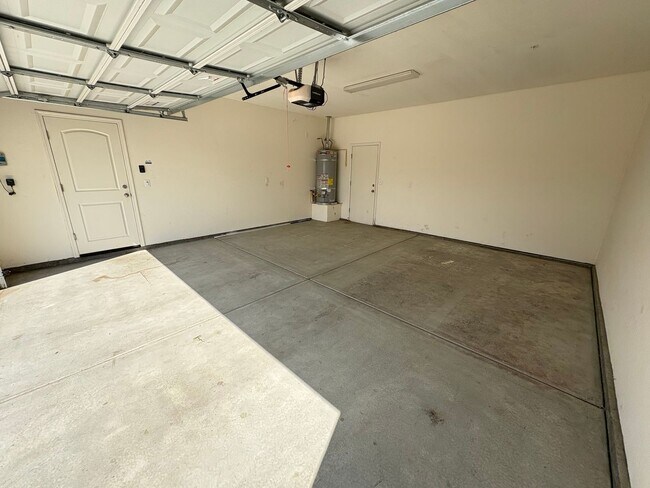 Foto del edificio - Like new home available in Ashton Park Ava...