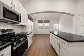 Building Photo - 10422 Milford Wds Ln