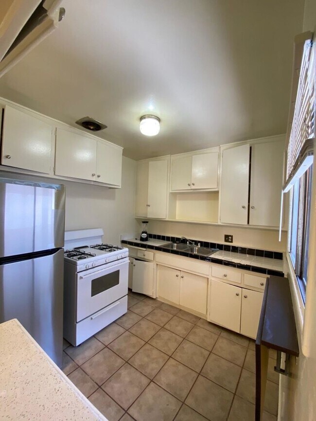 Kitchen - 135 S Mccarty Dr