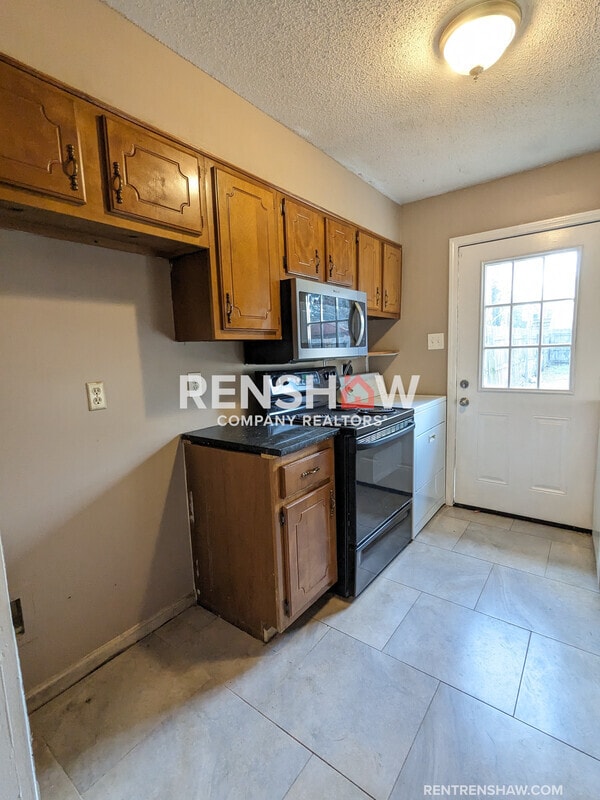 Building Photo - 7023 Amberly Way Dr