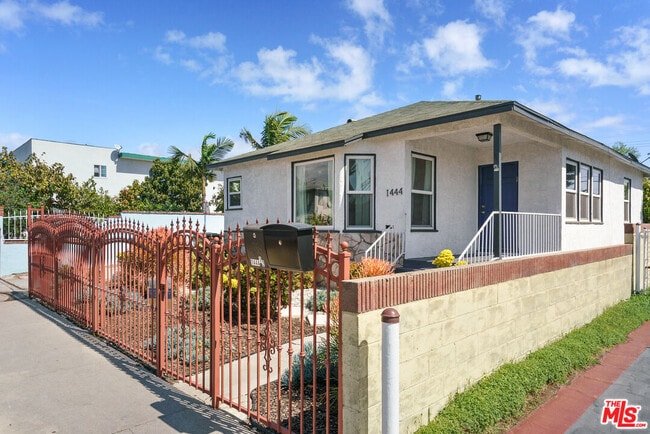 Foto del edificio - 1444 Meadowbrook Ave