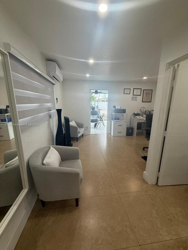 Foto del edificio - 571 E 45th St