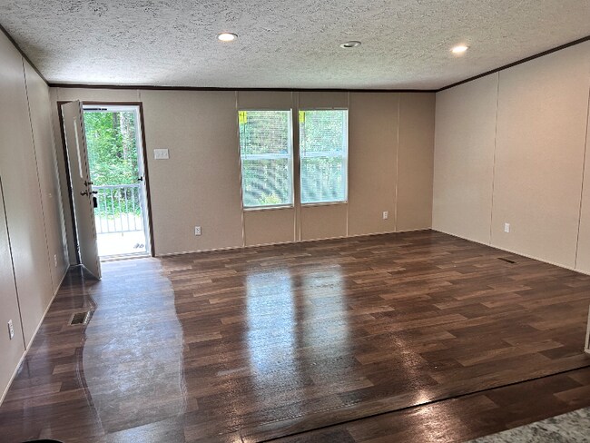 Foto del edificio - 2642 Forbes Rd