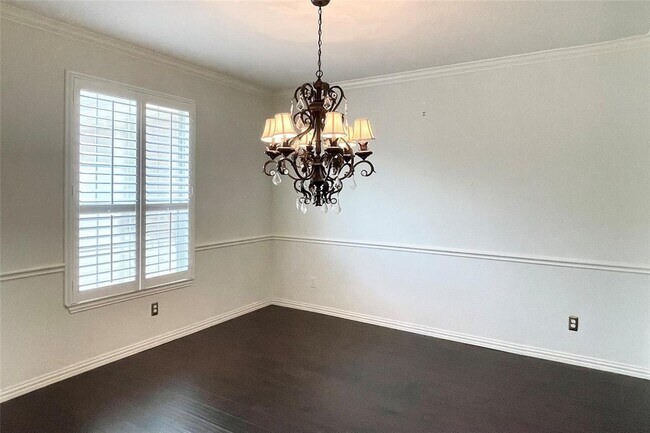 Building Photo - 8701 Brook Hollow Dr