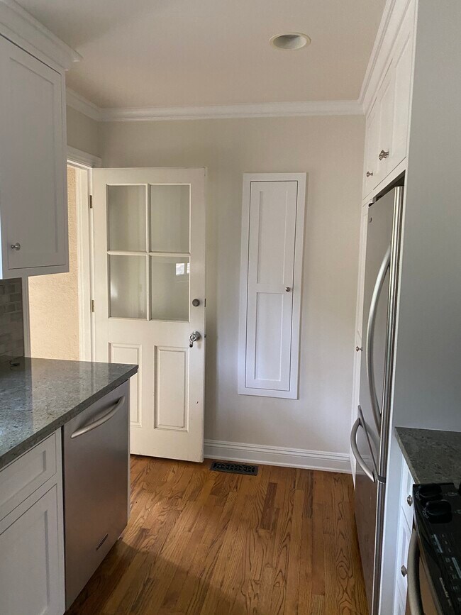 Granite counter tops - 1609 Raymond Hill Rd
