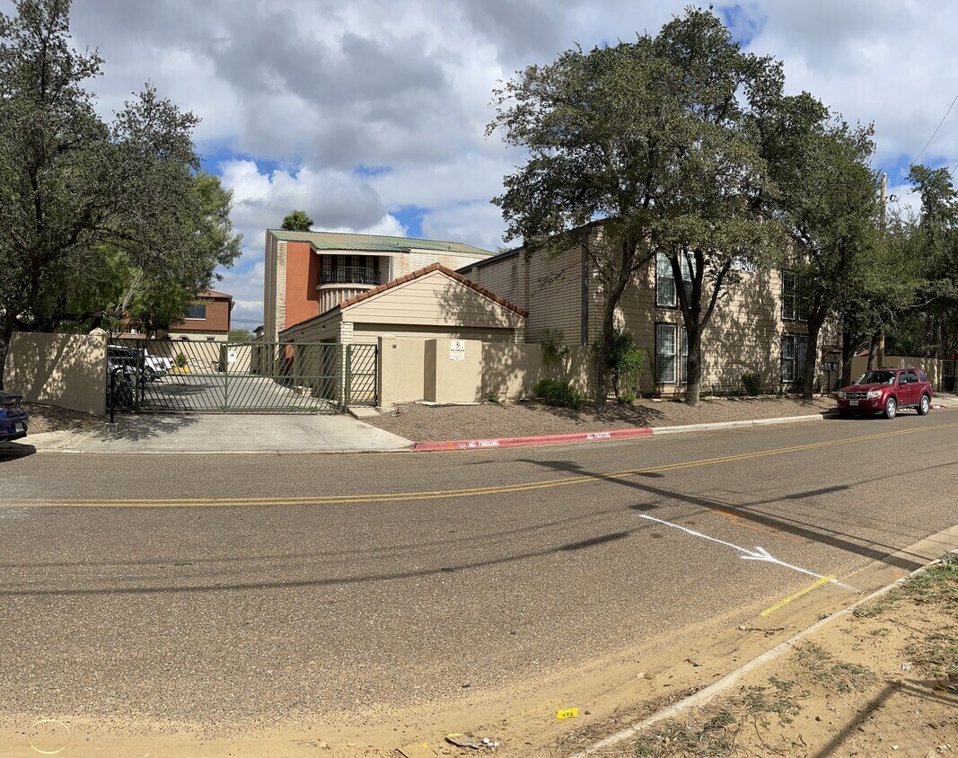 2810 E Kearney St Unit 5, Laredo, TX 78043 Apartments in Laredo, TX