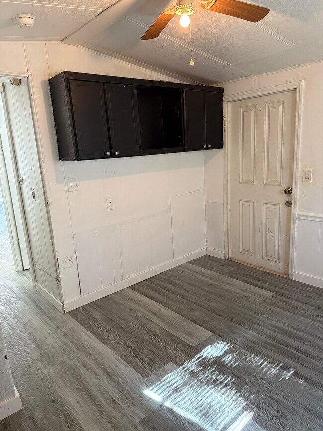 Building Photo - 3000 Clarcona Rd