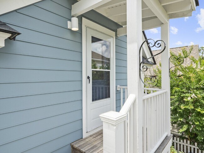 Building Photo - Studio Garage Apartment for Rent in Shell ...
